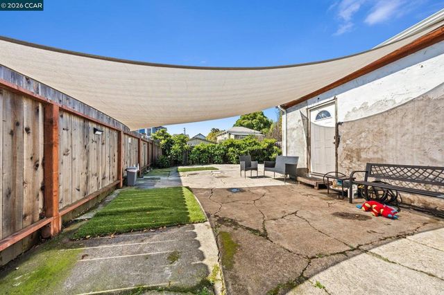 2517 Filbert St, Oakland, CA 94607