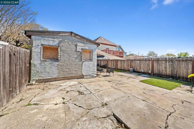 2517 Filbert St, Oakland, CA 94607