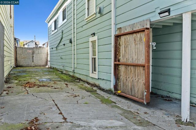 2517 Filbert St, Oakland, CA 94607