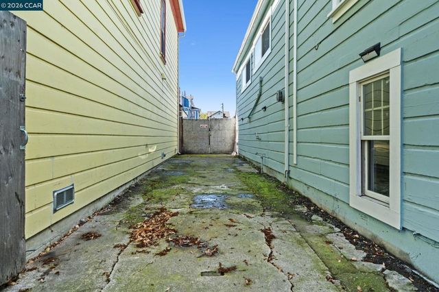 2517 Filbert St, Oakland, CA 94607