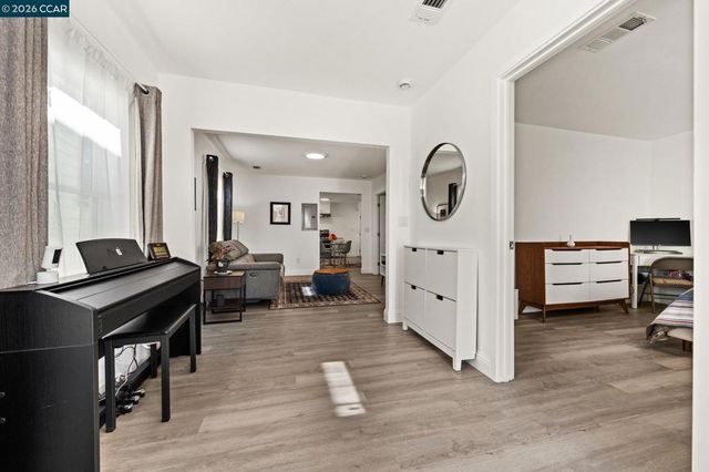 2517 Filbert St, Oakland, CA 94607