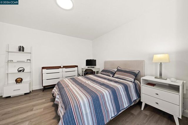 2517 Filbert St, Oakland, CA 94607