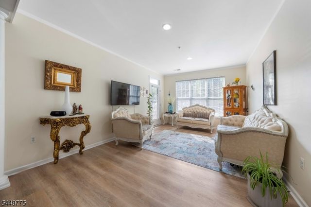 319 Sophee Ln, Lakewood Twp., NJ 08701