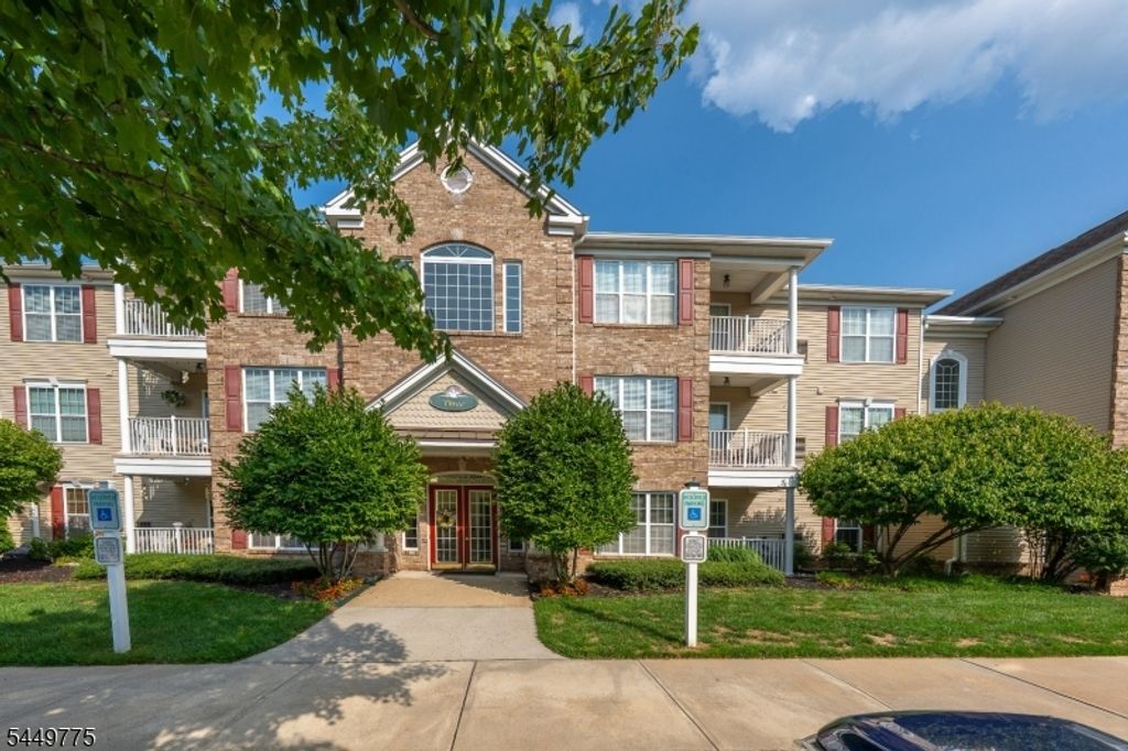 319 Sophee Ln, Lakewood Twp., NJ 08701