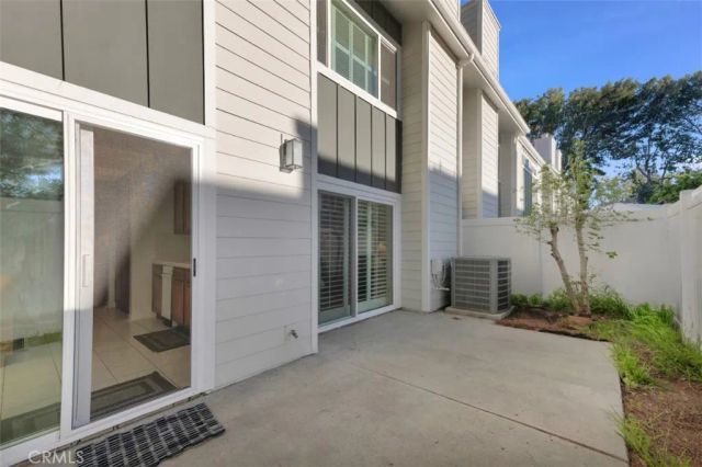 18200 Andrea Circle South 6, Northridge, CA 91325