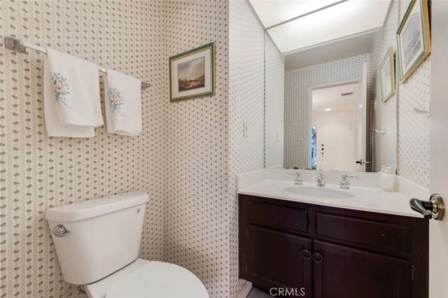 18200 Andrea Circle South 6, Northridge, CA 91325