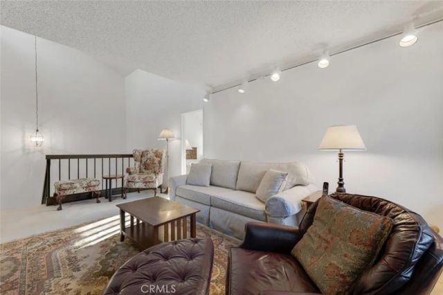 18200 Andrea Circle South 6, Northridge, CA 91325