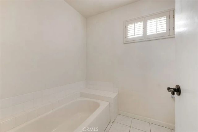 18200 Andrea Circle South 6, Northridge, CA 91325