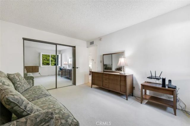 18200 Andrea Circle South 6, Northridge, CA 91325