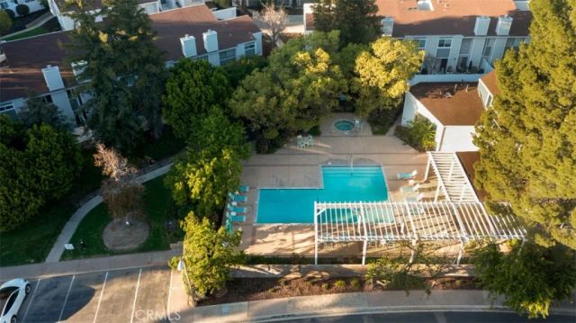18200 Andrea Circle South 6, Northridge, CA 91325