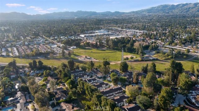 18200 Andrea Circle South 6, Northridge, CA 91325