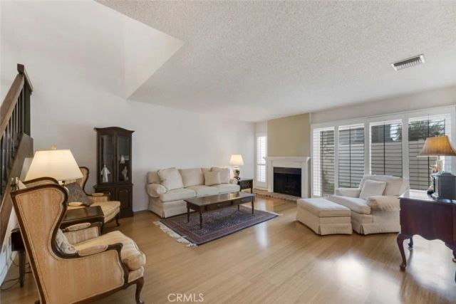 18200 Andrea Circle South 6, Northridge, CA 91325