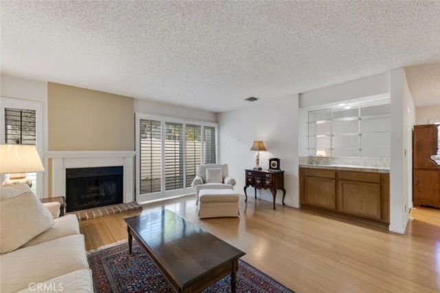 18200 Andrea Circle South 6, Northridge, CA 91325