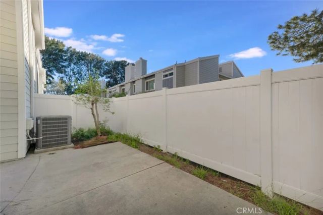 18200 Andrea Circle South 6, Northridge, CA 91325