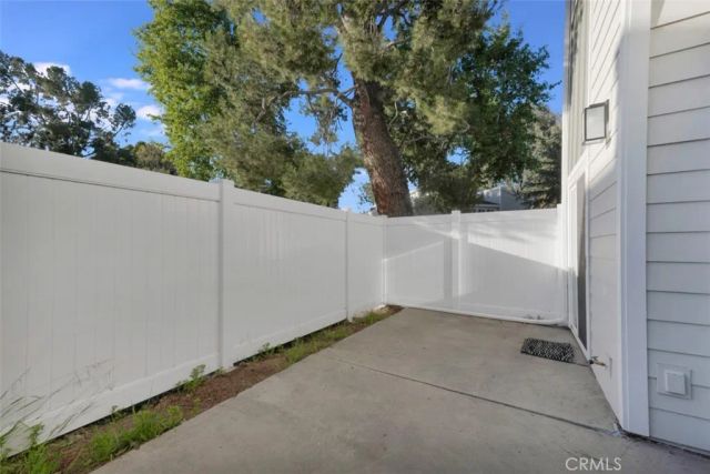 18200 Andrea Circle South 6, Northridge, CA 91325