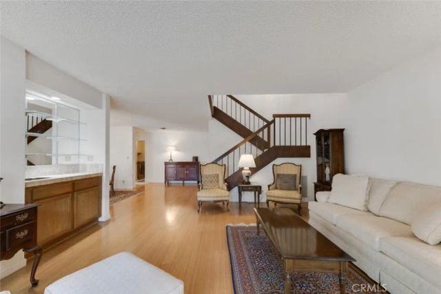 18200 Andrea Circle South 6, Northridge, CA 91325