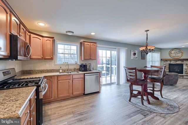 385 TORREY PINES DR, Mount Wolf, PA 17347