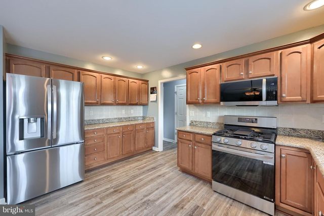 385 TORREY PINES DR, Mount Wolf, PA 17347