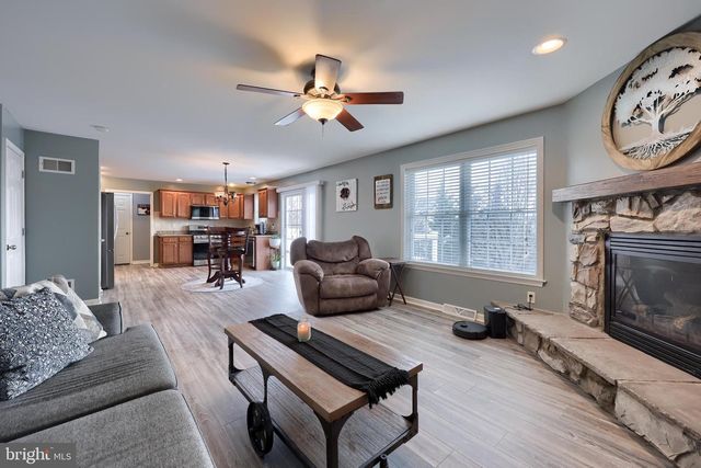 385 TORREY PINES DR, Mount Wolf, PA 17347