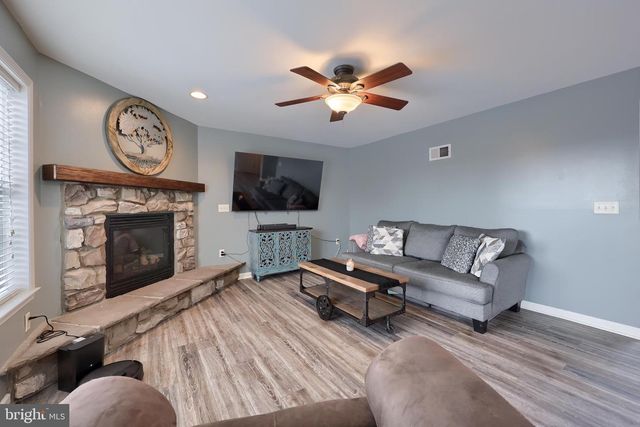 385 TORREY PINES DR, Mount Wolf, PA 17347