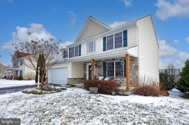 385 TORREY PINES DR, Mount Wolf, PA 17347