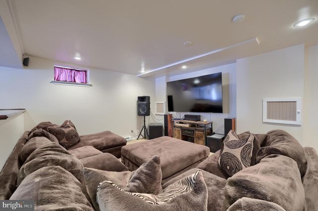 385 TORREY PINES DR, Mount Wolf, PA 17347