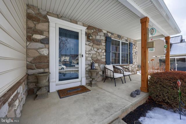 385 TORREY PINES DR, Mount Wolf, PA 17347