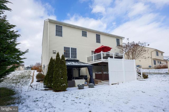 385 TORREY PINES DR, Mount Wolf, PA 17347