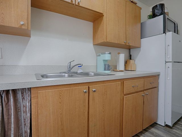 426 E CITRUS AVENUE, Eustis, FL 32726