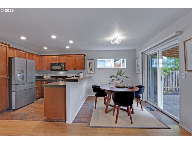 16784 Nw ARIZONA Dr, Beaverton, OR 97006