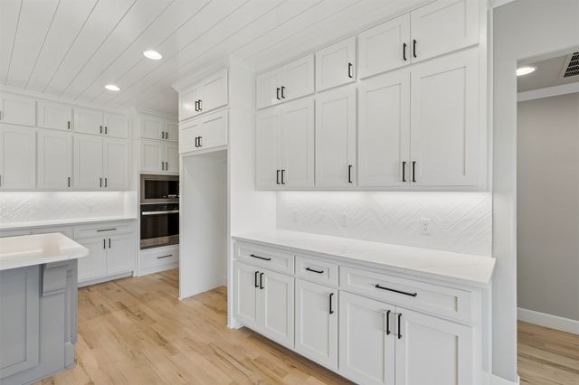 214 E 164th Place S, Glenpool, OK 74033