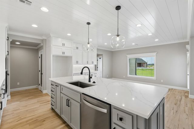 214 E 164th Place S, Glenpool, OK 74033