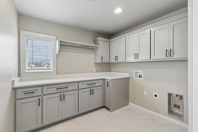 214 E 164th Place S, Glenpool, OK 74033