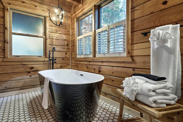 239 Ernest Alta Circle, Blue Ridge, GA 30513