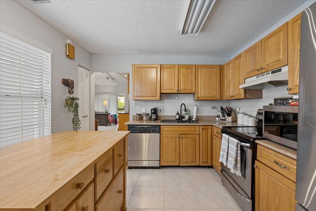 3809 Island Club Circle E, Lake Worth, FL 33462