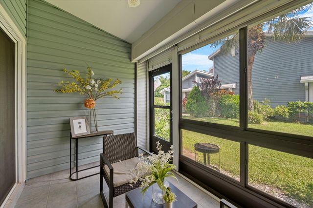 3809 Island Club Circle E, Lake Worth, FL 33462