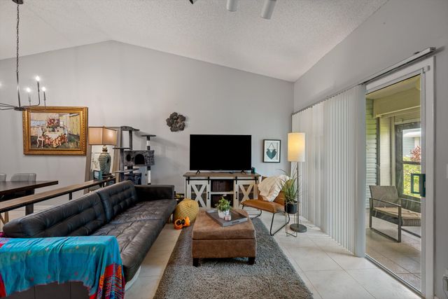 3809 Island Club Circle E, Lake Worth, FL 33462