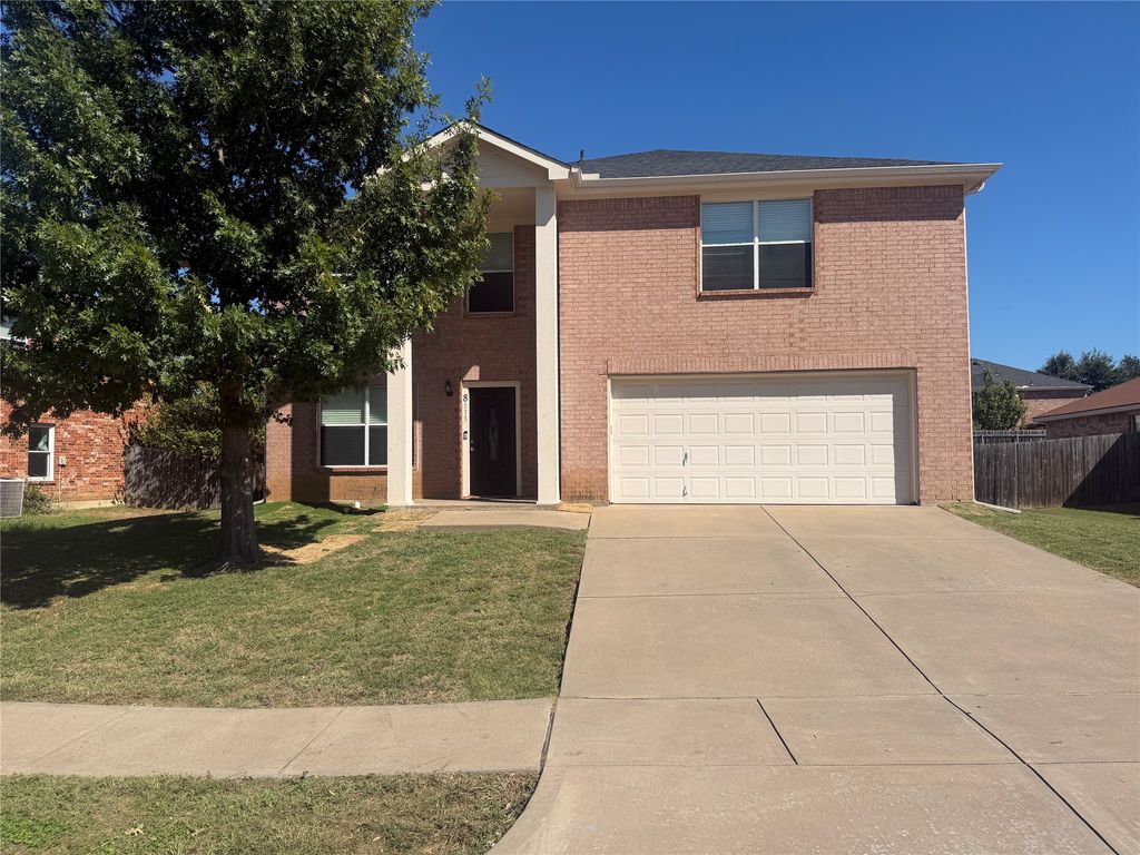 8115 Mossberg Drive, Arlington, TX 76002 — exterior