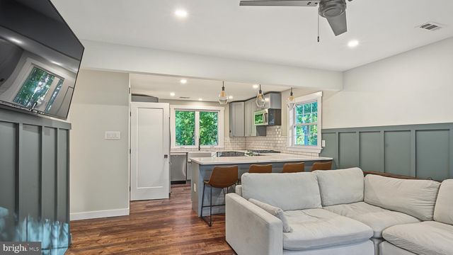 1046 CEDAR AVE, Williamstown, NJ 08094