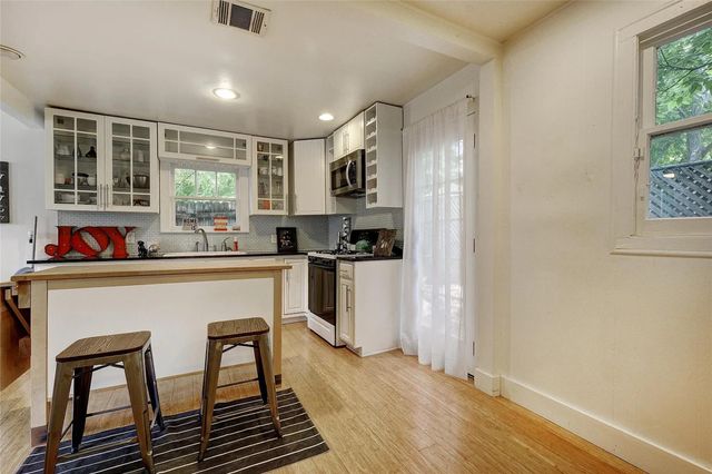 506 W Saint Johns Ave, Austin, TX 78752