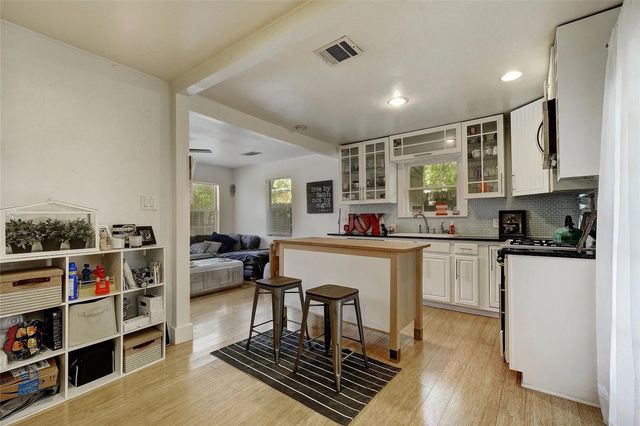 506 W Saint Johns Ave, Austin, TX 78752