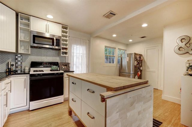 506 W Saint Johns Ave, Austin, TX 78752
