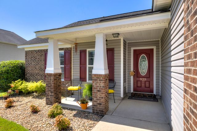 925 Farnsworth Drive, Hopkins, SC 29061