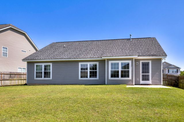 925 Farnsworth Drive, Hopkins, SC 29061