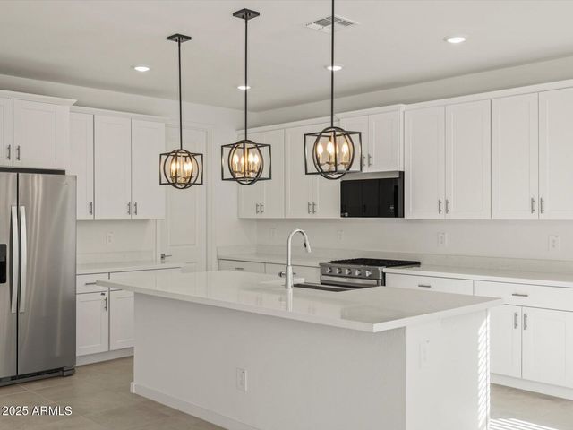 18244 N PIETRA Drive, Maricopa, AZ 85138