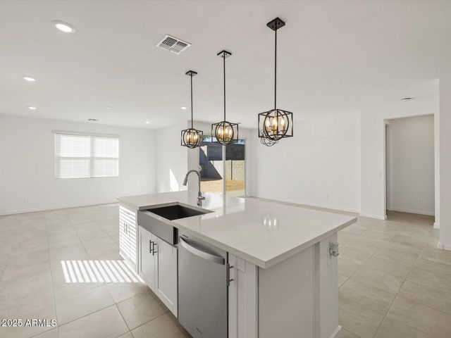 18244 N PIETRA Drive, Maricopa, AZ 85138