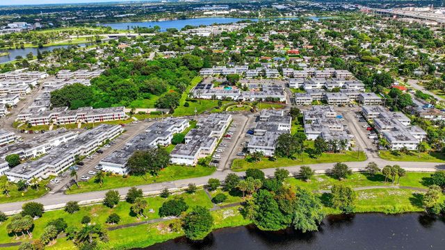 3160 Lake Osborne Dr 107, Lake Worth Beach, FL 33461