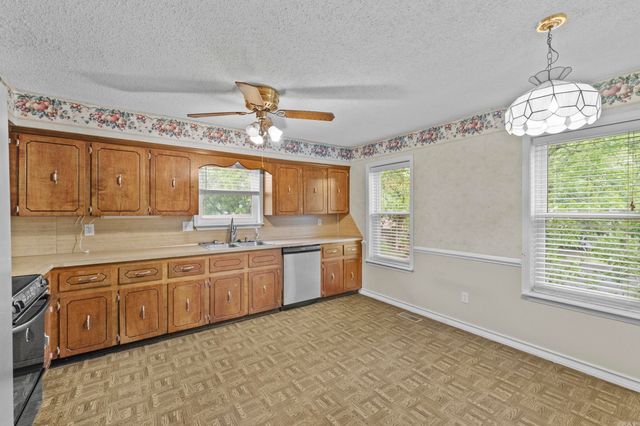 2 Ridgewell Ct, Sherwood, AR 72120