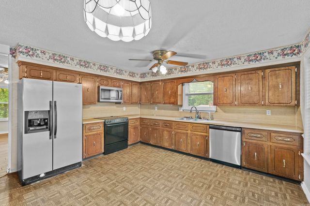 2 Ridgewell Ct, Sherwood, AR 72120