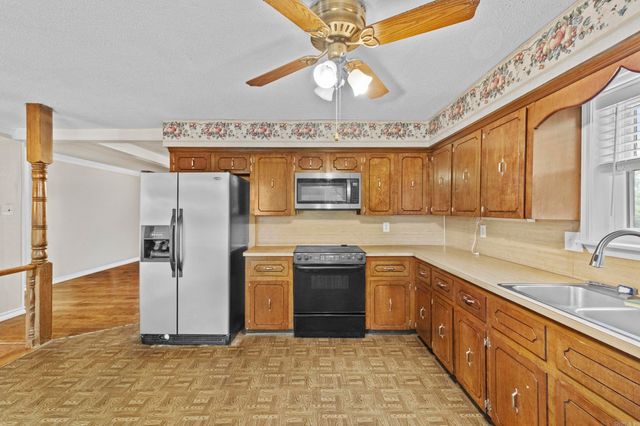 2 Ridgewell Ct, Sherwood, AR 72120